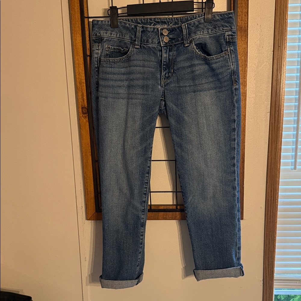 American Eagle women’s cropped jeans Size 6